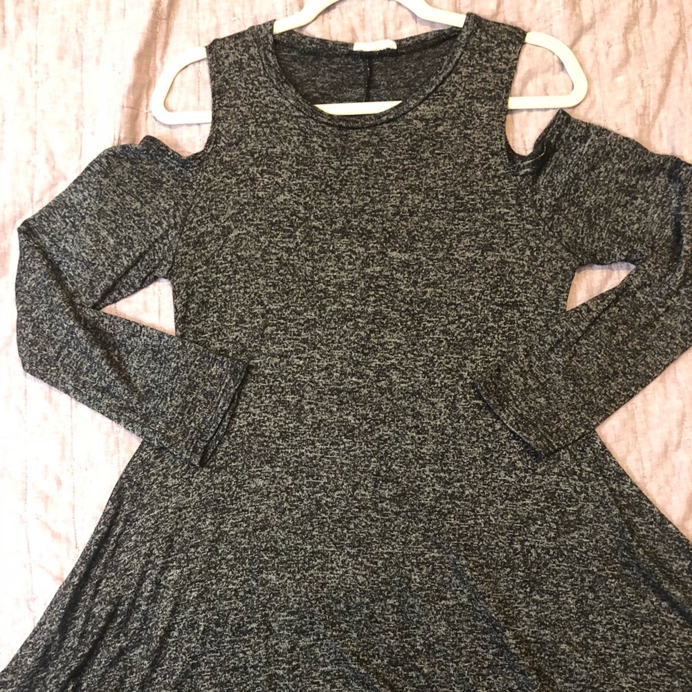 Gray Shoulder Cutout Shirt, Size XL